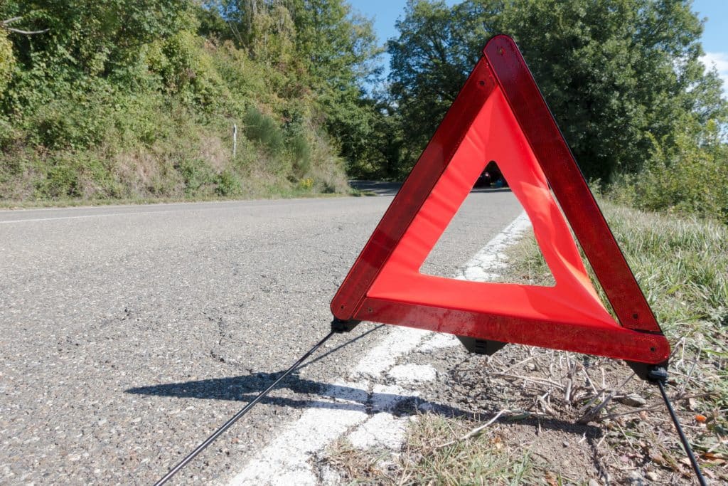 Triangle de signalisation, indiquant un besoin d'assistance, proposé par Assistance Taxi Sud-Gironde.